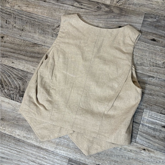 Vest - Picture 2 of 4